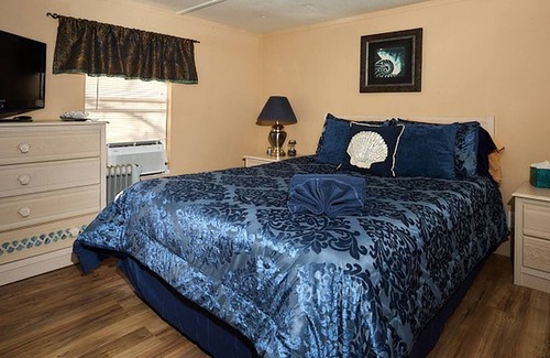 Homosassa Apartment | Pleasant Days Lodging Manatee / Scallop Suite.