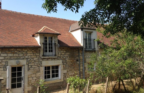 Armes House | Pleasant house with calm on large garden located at 100m of Yonne river