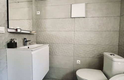 Le Coudray Bed & Breakfast | Pleasant independent room overlooking the town of Le Coudray.