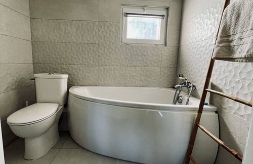 Le Coudray Bed & Breakfast | Pleasant independent room overlooking the town of Le Coudray.