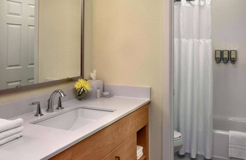 Flagstaff Resort | Pleasant Stay, Convenient Location! Near Bushmaster Park, Pets are Allowed
