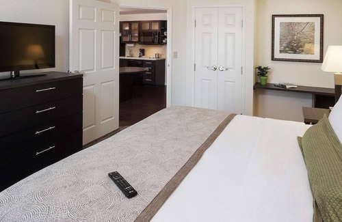 Westchase House | Pleasant Stay! FREE Parking, Pets Allowed, Close to Memorial City Mall!