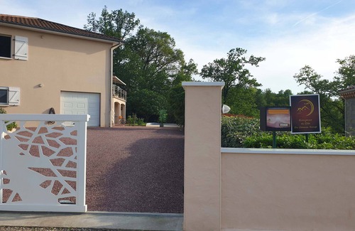 Flagnac House | Pleasant studio in a house overlooking Flagnac.