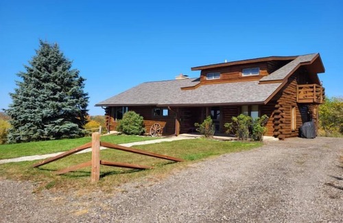 Mauston House | Pleasant View Log Haus