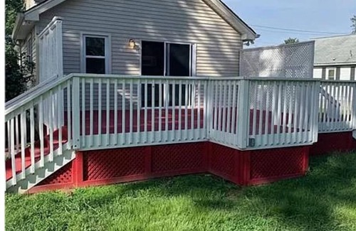 Deepwater House | Plenty of sleeping spaces. all the amenities of home. Great deck for relaxation