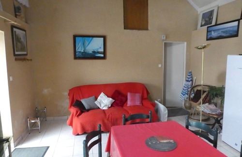 Plounevez-Lochrist Cottage | Plounevez Lochrist: South facing house 800m from the sea accessible on foot