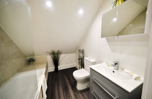 Sutton Central Apartment | Pluxa Lemon Quartz 1 Bed Apartment in Sutton