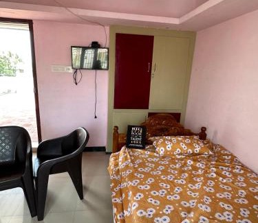 Suchindram House | PM COTTAGE-2nd FLOOR-NON AC ROOM WITH GREEN NATURAL VENTILATION ONLY FOR PILGRIMS ,FAMILY OR BACHLOR