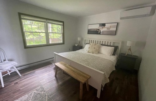 Long Pond House | Poconos Lake House Near Ski Resort
