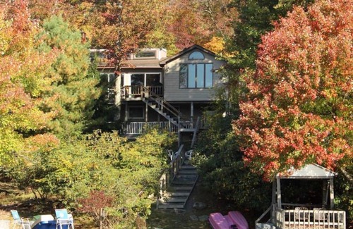 Long Pond House | Poconos Lake House Near Ski Resort