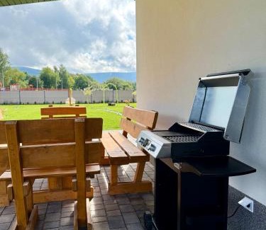 Mirsk House | Pod Izerskim Niebem - kameralny domek z balią, w sąsiedztwie Świeradowa-Zdroju