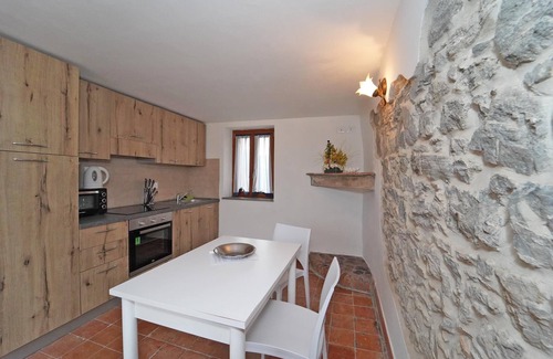 San Terenzo Monti House | Podere dei Poeti 20 Pax Large pool, A/C, free WiFi, BBQ near Cinque Terre