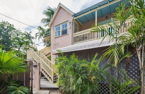 Key West Historic District House | ~ POINCIANA PARADISE ~ Casual duplex 2 blocks from Duval Street!