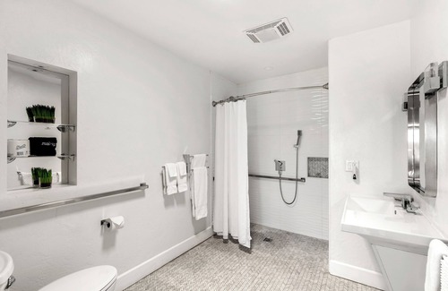 Point Arena Apartment | Point Arena Lighthouse - Bookkeeper's Room