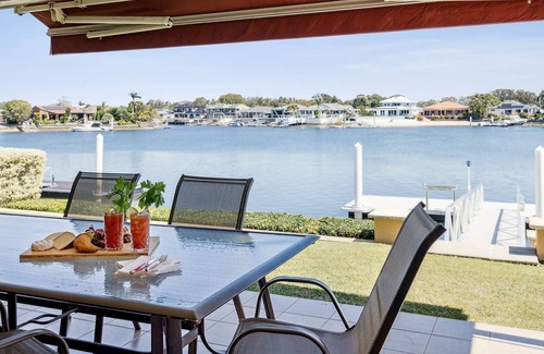 Yamba House | Point Paradiso | Glorious waterfront