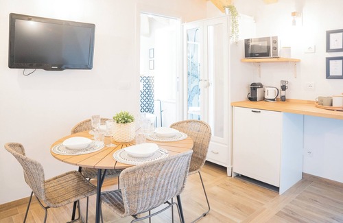 Moneglia House | POLPO ROOM With Private Bath City Centre| PVT PARK