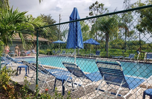 Oldsmar Condo | Pond front groundfloor 2/2 condo