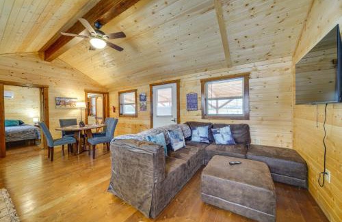 La Grange House | Pond-View Cabin Near Louisville on Racehorse Farm!