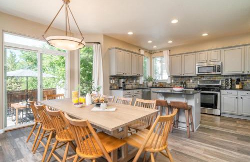 Mountain View House | Ponderosa Pines by AvantStay Gorgeous Deck 10 mins from Central Bend Family Friendly