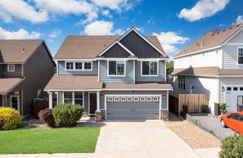 Mountain View House | Ponderosa Pines by AvantStay Gorgeous Deck 10 mins from Central Bend Family Friendly