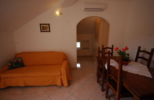 Tramonti Apartment | Ponentino A4 one bedroom apartment with equipped garden