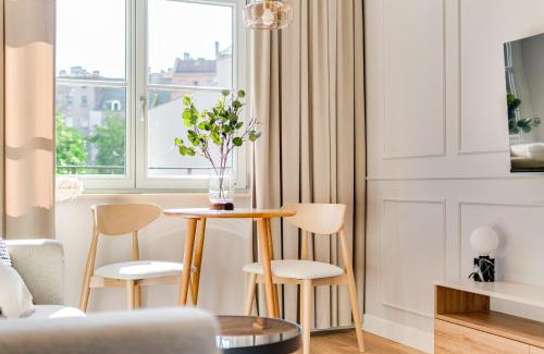 Srodmiescie Apartment | Poniatowskiego Parkside Studio~Parking and lift