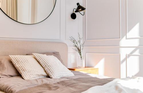 Srodmiescie Apartment | Poniatowskiego Parkside Studio~Parking and lift