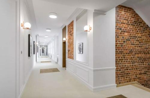 Srodmiescie Apartment | Poniatowskiego Parkside Studio~Parking and lift