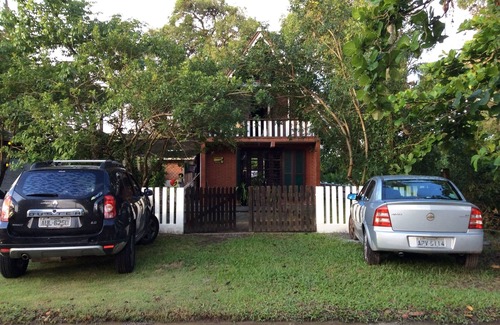 Pontal do Sul House | Pontal do Sul - Cozy Swiss-style Chalet. Pets are welcome.