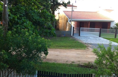 Pontal do Sul House | Pontal do Sul - Cozy Swiss-style Chalet. Pets are welcome.