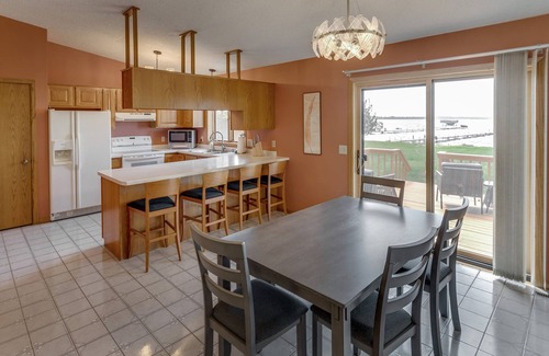 Brainerd House | Pontoon Rental, Great Fishing, Guest House, Swimming off of Dock, & More!