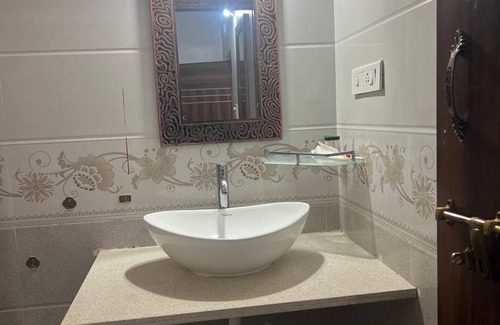 Mysore Hotel | Poojaris Niranthara Kabini