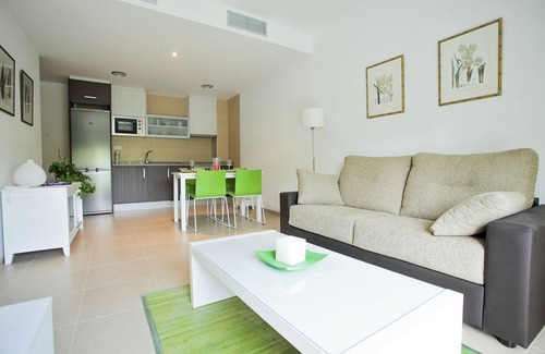 Alicante Apartment | Pool and Jacuzzi surrounded by palm trees, tranquility and open air