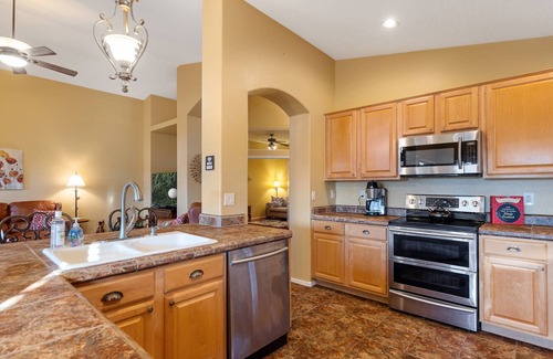 Gold Canyon House | Pool |Gold Canyon |Views of Superstition Mountain |FirePit| Hiking |Golf |Zipline |Unique Experience