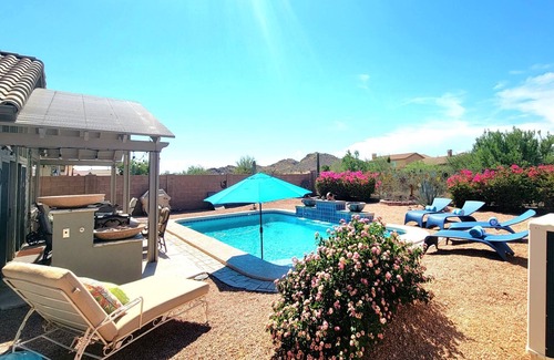 Gold Canyon House | Pool |Gold Canyon |Views of Superstition Mountain |FirePit| Hiking |Golf |Zipline |Unique Experience