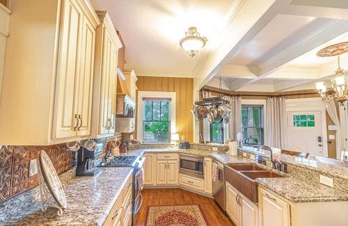 Terry Sanford House | *POOL, HOT TUB, ARCADE, THEATRE ROOM* Sleeps 18+!