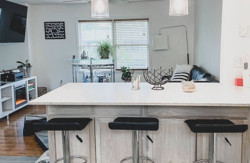 Houserville House | Pool + hot tub +Fire place + Deck fenced backyard 7 min from Penn state