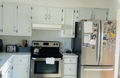 Houserville House | Pool + hot tub +Fire place + Deck fenced backyard 7 min from Penn state