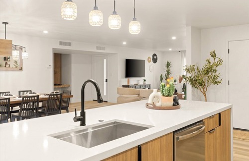 Tempe House | Pool, Hot Tub, Mini golf at Cactus Rose Retreat!