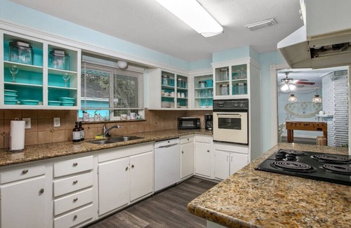 Clear Lake Shores House | POOL House on the Kemah Boardwalk w BIKES
