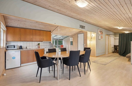 Bording House | Pool house with space for relaxation