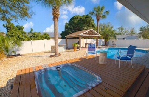 Oak Ridge House | Pool-Jacuzzi & Palm Trees/ 8 Universal/ 15 Disney