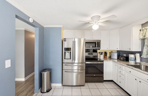 Tranquil Harbour House | POOL MIDTOWN - Walking distance to beach, parks, restaurants and shopping