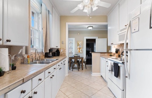 Montgomery House | Pool & Mins to Zoo - Capitol Heights Hideaway