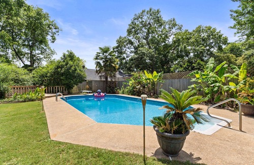 Montgomery House | Pool & Mins to Zoo - Capitol Heights Hideaway