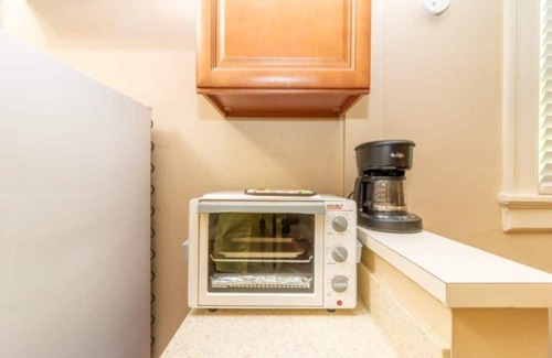 Columbus Apartment | Pool! Near Downtown&Parks- The Cozy Guest Cottage