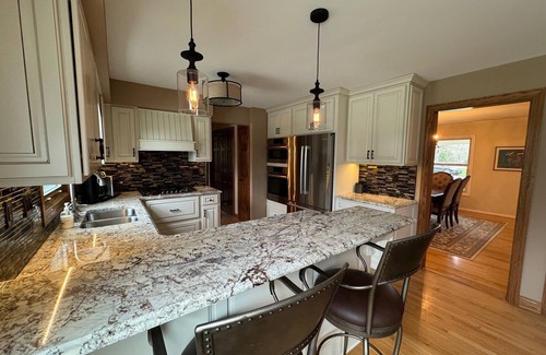 Mequon House | Pool overlooking golf course close to downtown