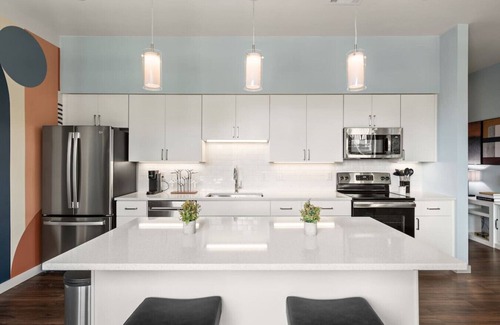 Edgehill Condo | Pool, Rooftop Deck, City View, Gym + Gated Garage