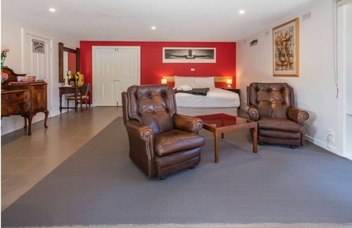 Kyneton Cottage | Pool room - tranquil spacious room with pool views.