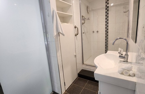Kyneton Cottage | Pool room - tranquil spacious room with pool views.